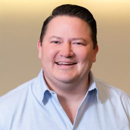 我市组织春季应征女青年上站体检