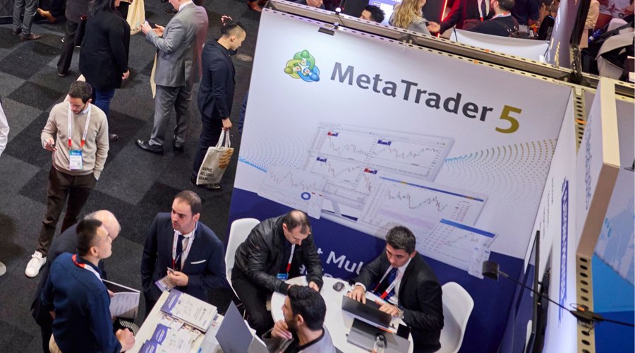 市六届人大七次会议举行第二次全体会议