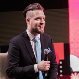 特朗普称美联储主席候选人名单缩小至三人